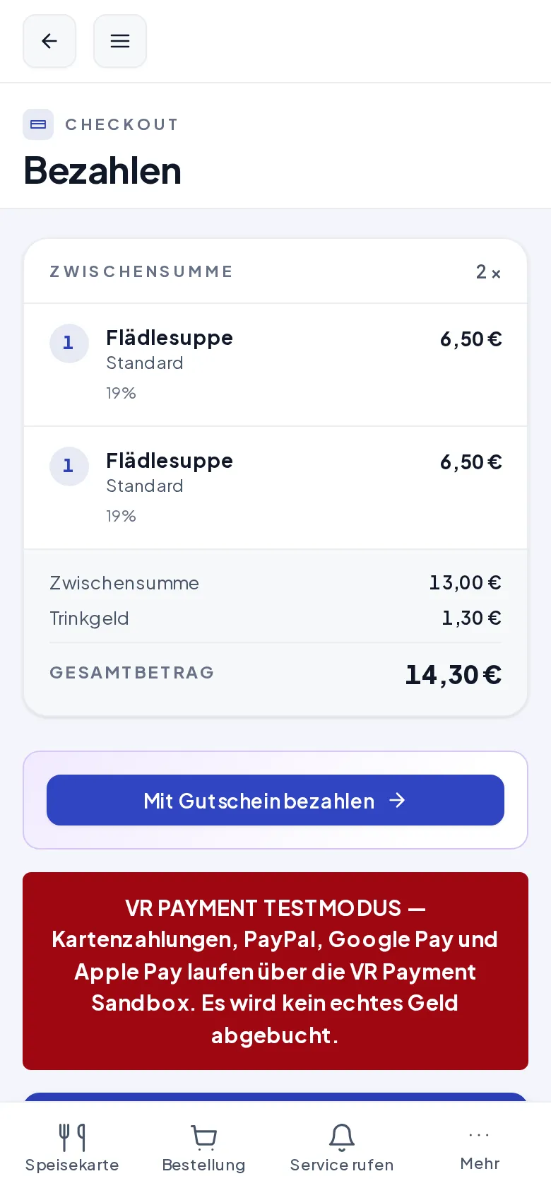 Der Checkout mit Positionsliste, Gesamtbetrag und dem Einstieg „Mit Gutschein bezahlen“