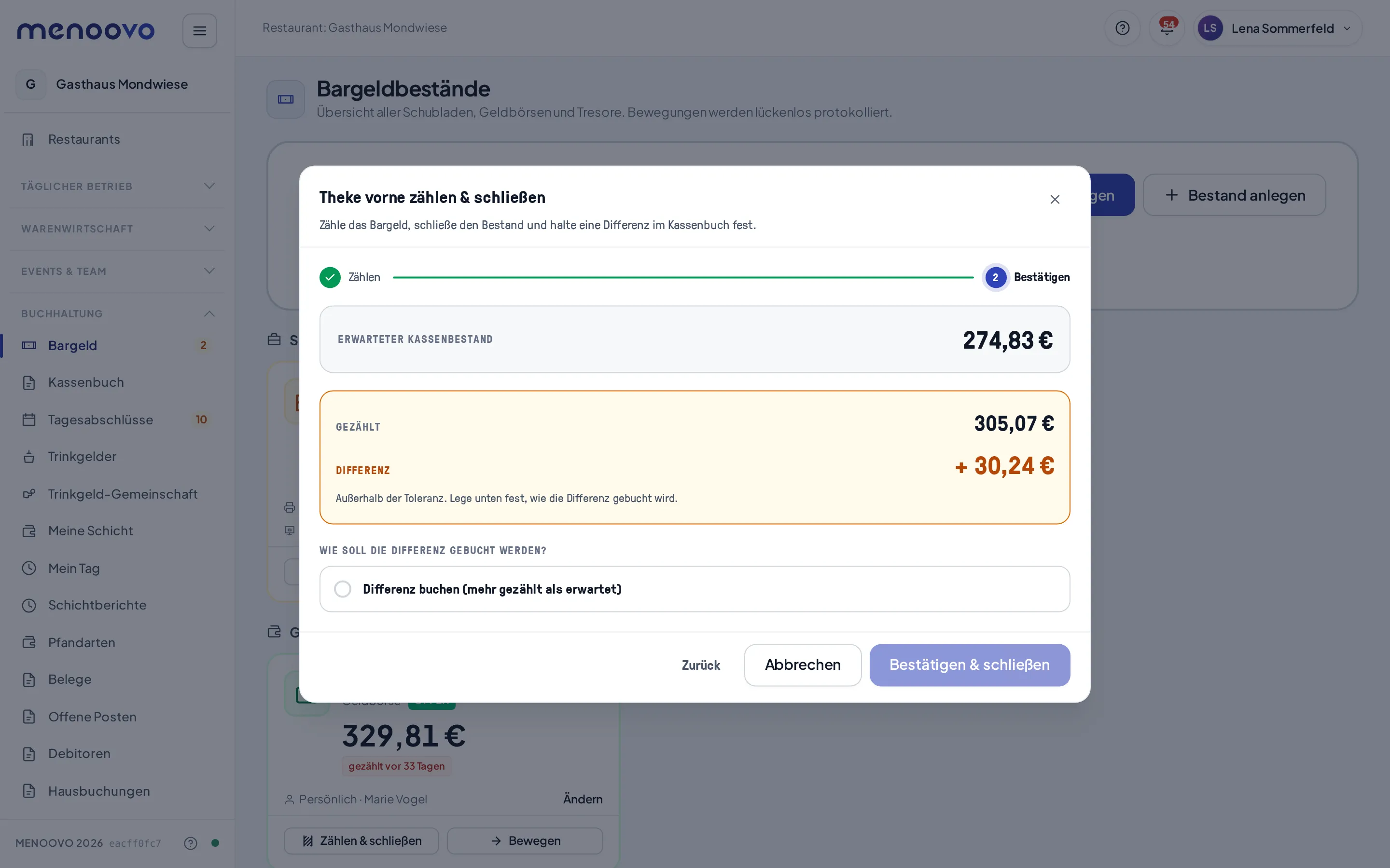 Der Bestätigen-Schritt des Zähldialogs mit einer Differenz von plus 30,24 Euro und der Auswahl Differenz buchen (mehr gezählt als erwartet)